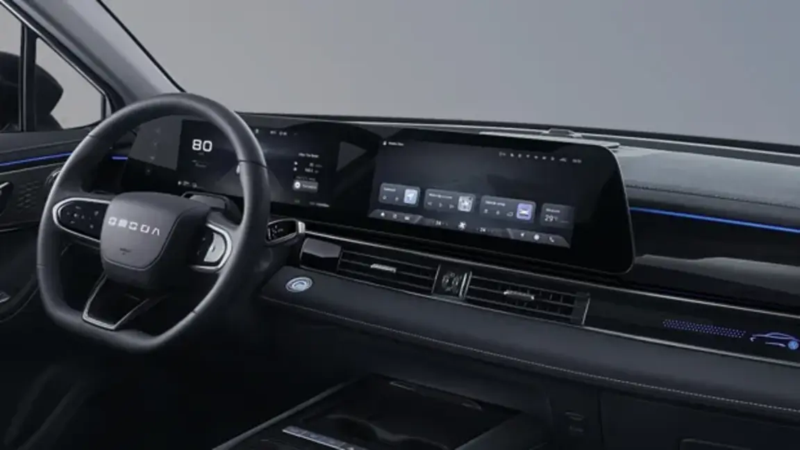 Du 12,3 colių ekranai